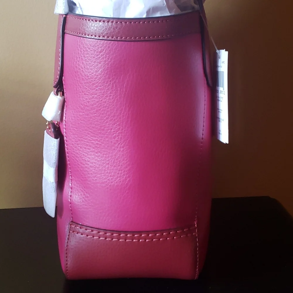 REDDISH VIOLET GOLD ACCENT COLOR BLOCK HORSE & CARRIAGE TOTE